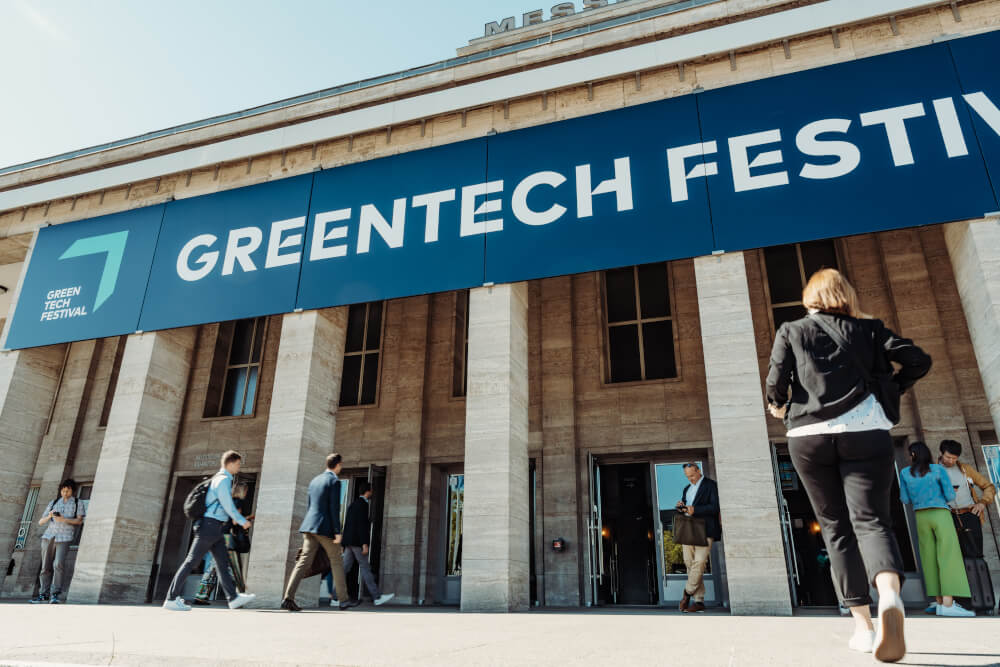 Eingangsbereich des Greentech Festivals – Symbolbild